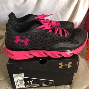 UnderArmour 7Y fits 8 womens